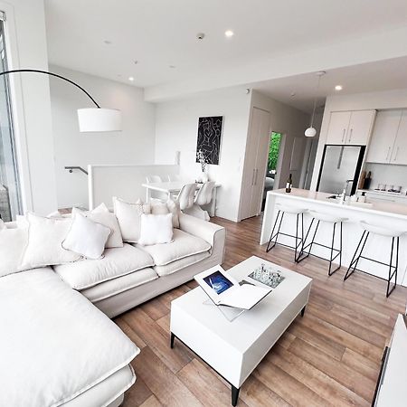 Luxury 2 Bedroom Apartment With Cocktail Bar And Espresso Machine โอ๊คแลนด์ ภายนอก รูปภาพ