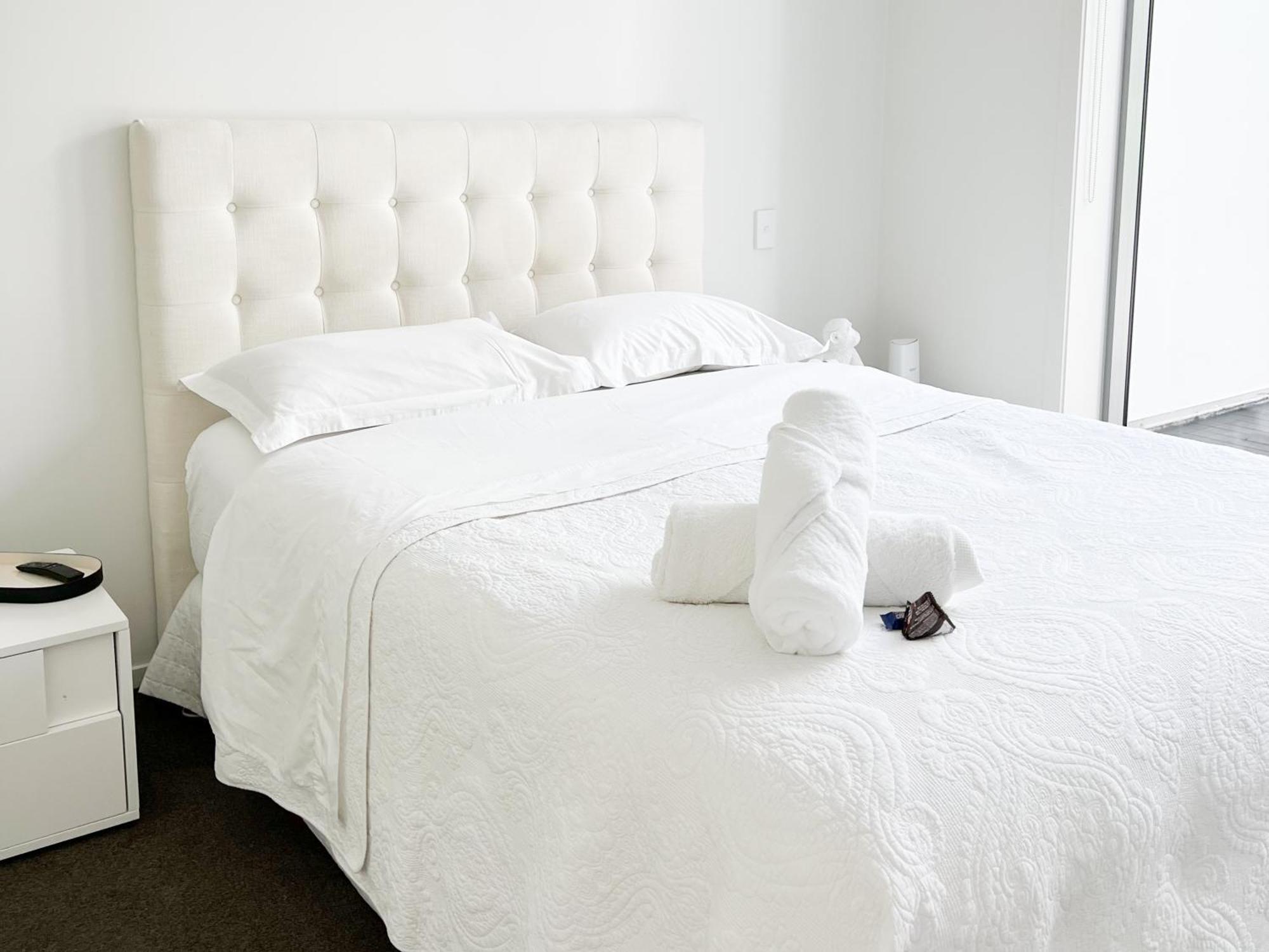 Luxury 2 Bedroom Apartment With Cocktail Bar And Espresso Machine โอ๊คแลนด์ ภายนอก รูปภาพ