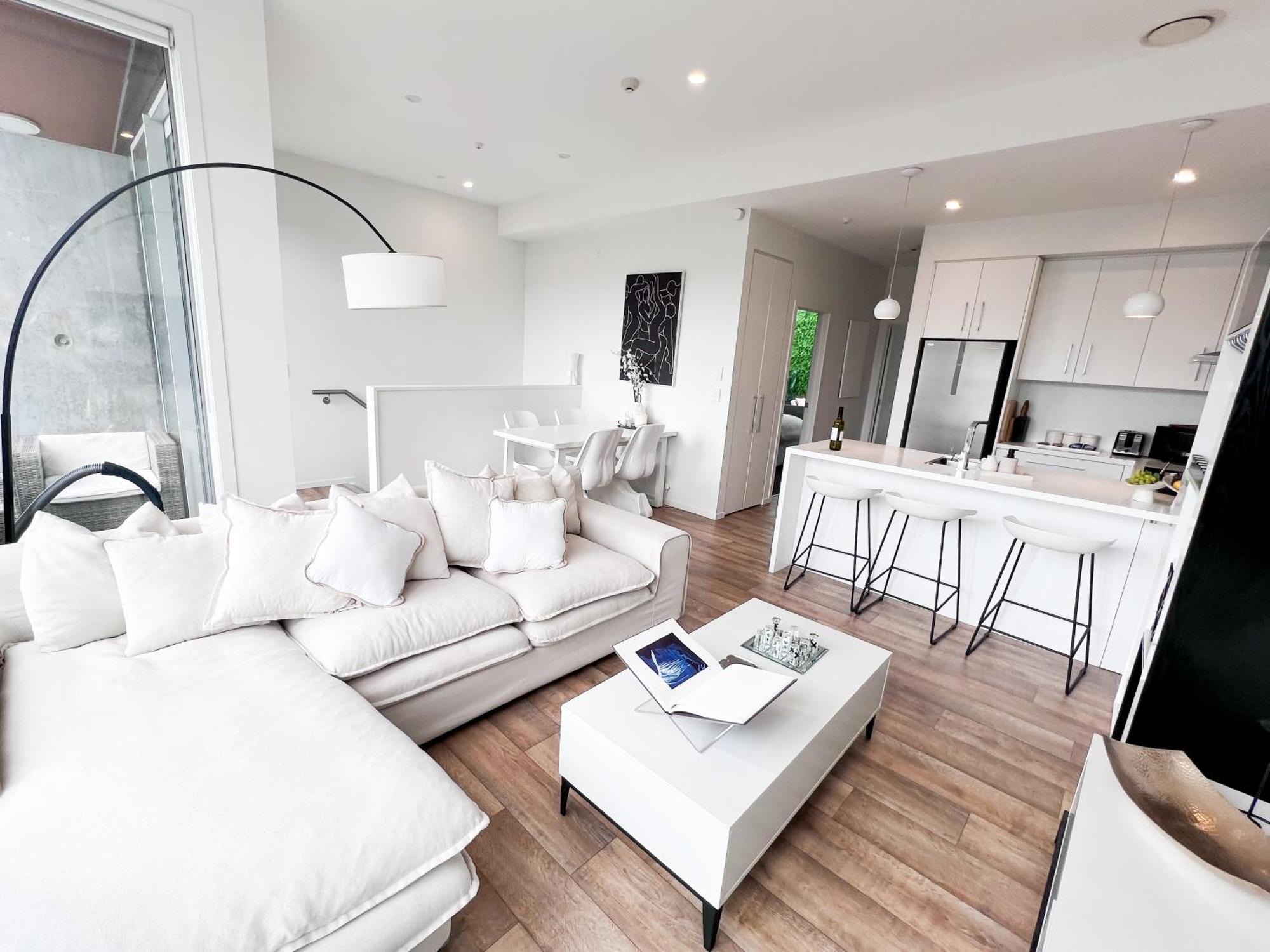 Luxury 2 Bedroom Apartment With Cocktail Bar And Espresso Machine โอ๊คแลนด์ ภายนอก รูปภาพ